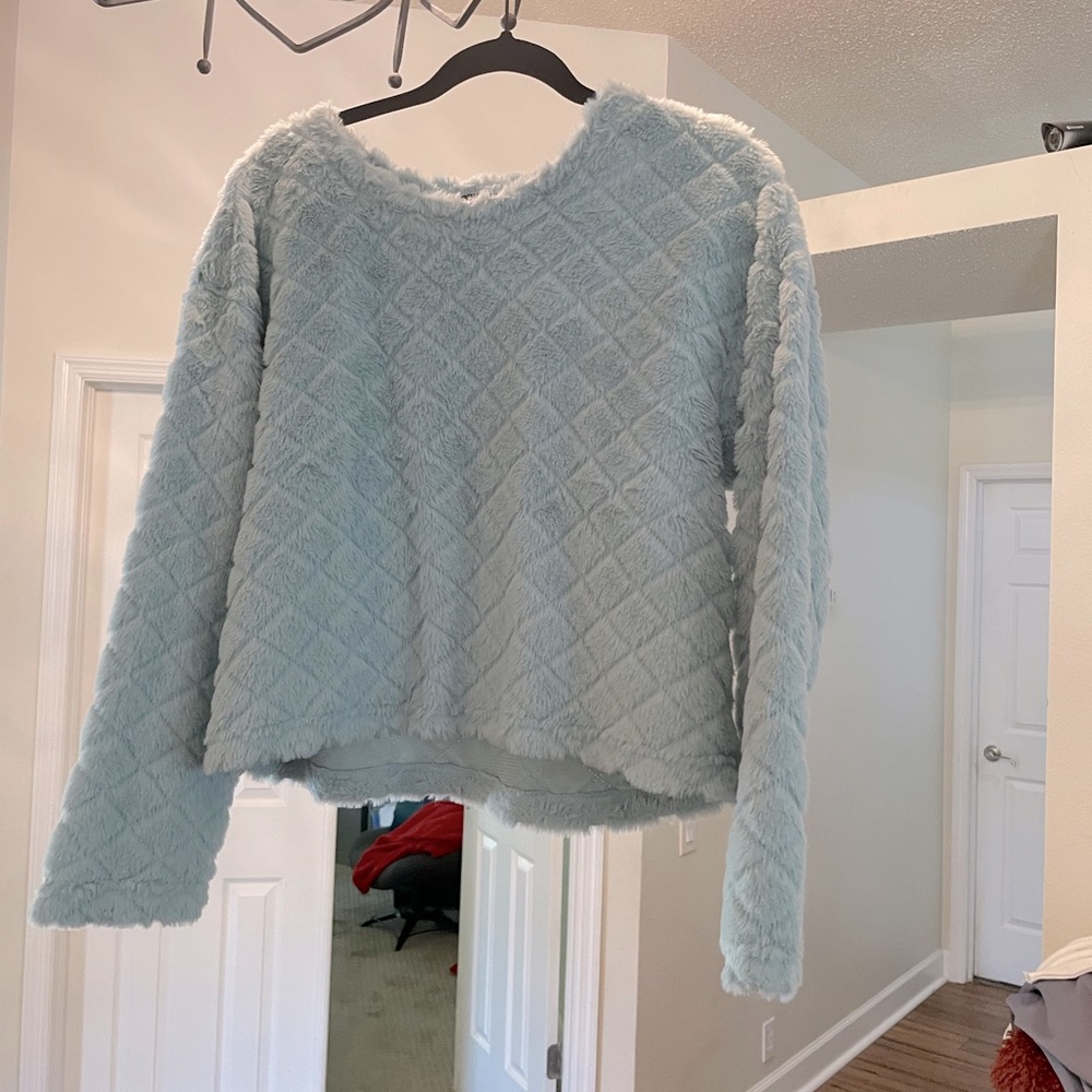 Furry super soft cropped sweater size L